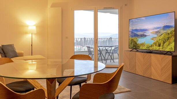 Interior - The Little Paradise lake view (Annecy)