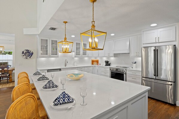 Refrigerador, microondas, horno, placa de cocina