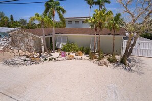 Property grounds - Water's Edge: Dog Friendly, Canal Front, Dock & Pool & Spa (Anna Maria)