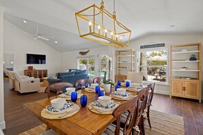 Dining - Water's Edge: Dog Friendly, Canal Front, Dock & Pool & Spa (Anna Maria)