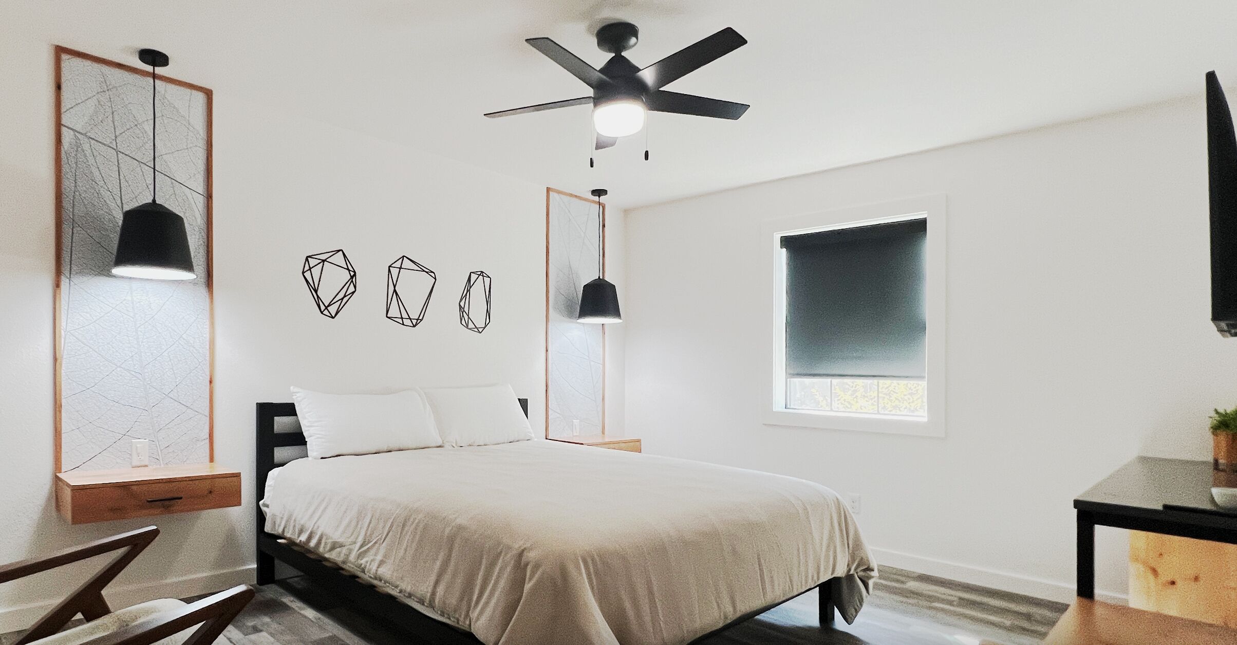 2 camere, una scrivania, ferro/asse da stiro, culla da viaggio