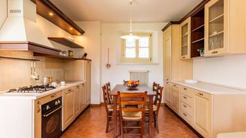 Frigorifero, microonde, forno, lavastoviglie