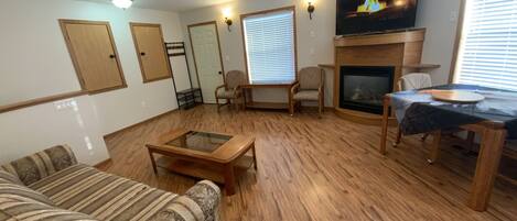 Smart TV, fireplace