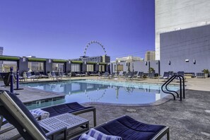 A heated pool - Platinum Hotel Princess Suite 1BD 1 BTH ~ Balcony STRIP VIEW (Las Vegas)