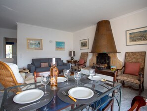 TV - Val Joli by Interhome (Cannes)