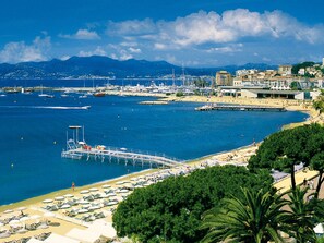 Enjoy the serene views of the marina and beach from the comfort of this hotel.