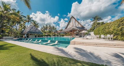 4BR Luxury Tropical Paradise Close The Beach