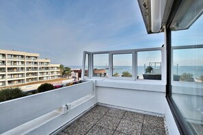 Unclassified image, 3 of 22, button