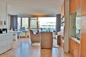 Unclassified image, 2 of 22, button