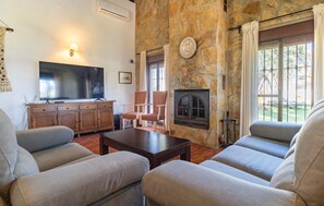 TV, fireplace - 4 bedroom stunning home in Guillena (Guillena)