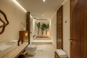 Honeymoon-Villa | Badezimmer | Regendusche, kostenlose Toilettenartikel, Haartrockner, Handtücher