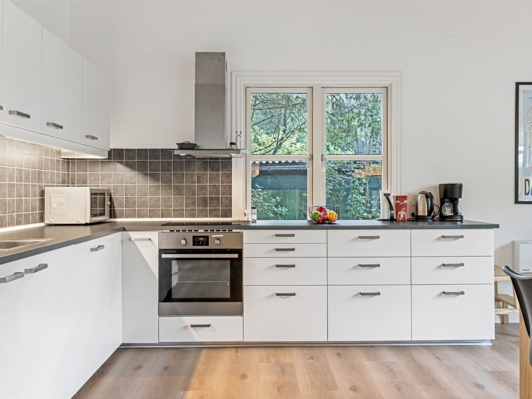 Geladeira, micro-ondas, lava-louças