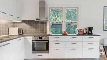 Geladeira, micro-ondas, lava-louças