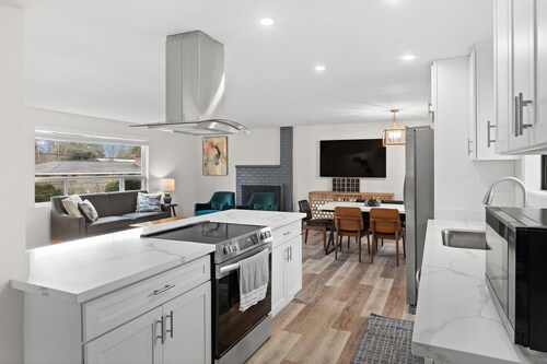 Cozy 3-bedroom house in peaceful Renton with WiFi, AC