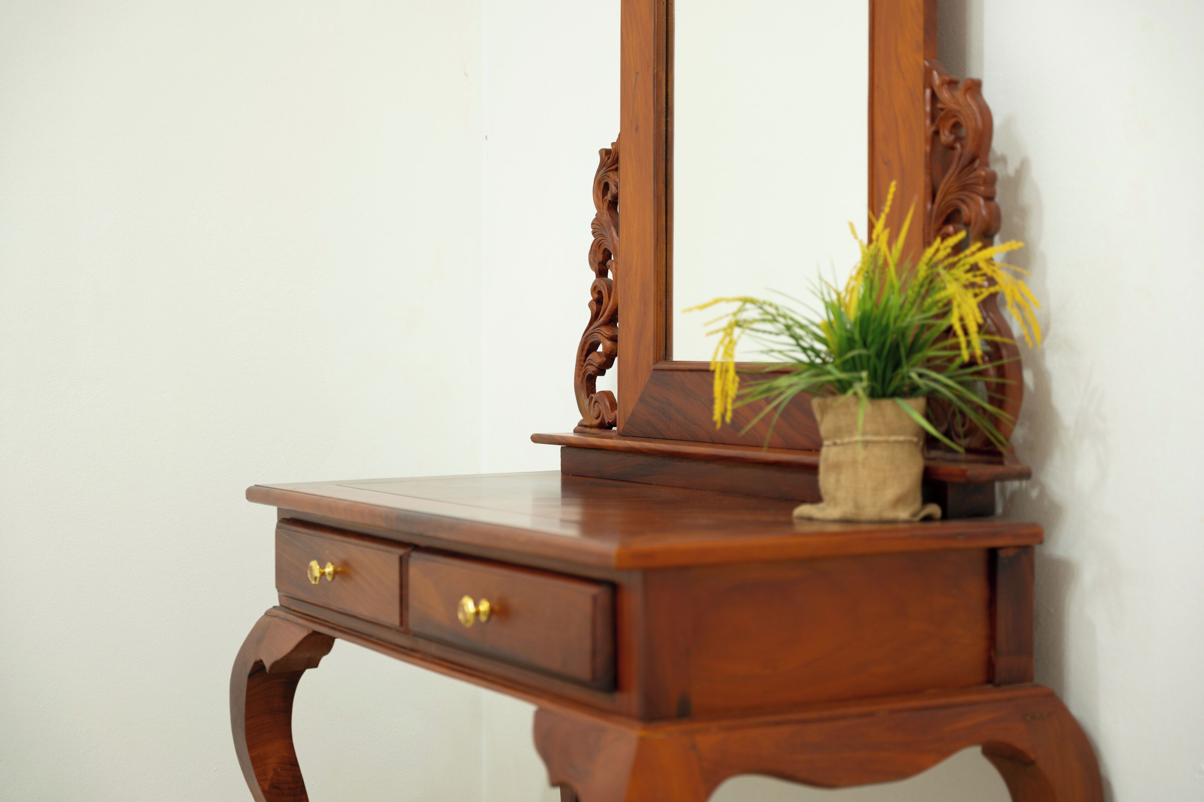 Escritorio, wifi gratis y ropa de cama 