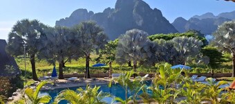 Vang Vieng Romantic Mountain View Resort
