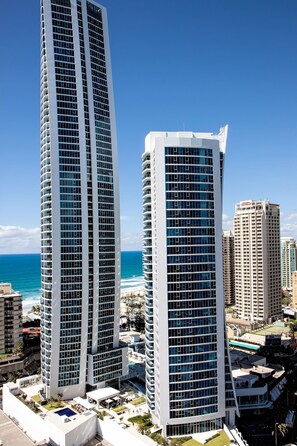 Exterior - Level 27 Oceanview Apt | In Hilton-Signed Building + Carpark (Surfers Paradise)