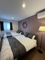4 habitaciones, escritorio, tabla de planchar con plancha y wifi gratis