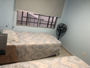 2 chambres, fer et planche à repasser, Wi-Fi, draps fournis