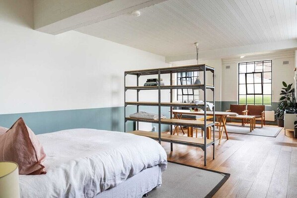 アイロン / アイロン台、WiFi (無料)、ベッドシーツ