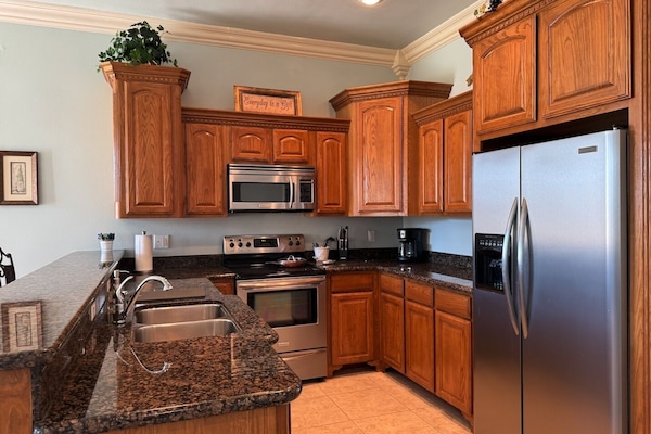 Coffee/tea maker, fridge, microwave, oven