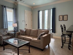 TV connectée, cheminée, lecteur de DVD