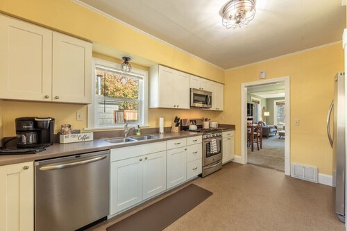 Comfy Quiet House by Downtown