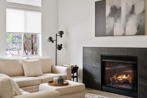 Smart TV, fireplace - *Monthly Rental*Modern Home* *Fully Fenced Yard*Near NAU (Flagstaff)