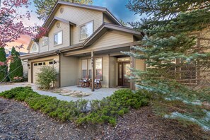 Exterior - *Monthly Rental*Modern Home* *Fully Fenced Yard*Near NAU (Flagstaff)