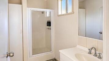 Standard 2 Bedroom Cabin | Bathroom | Shower, free toiletries, towels, toilet paper
