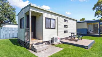 Economy Cabin | Terrace/patio