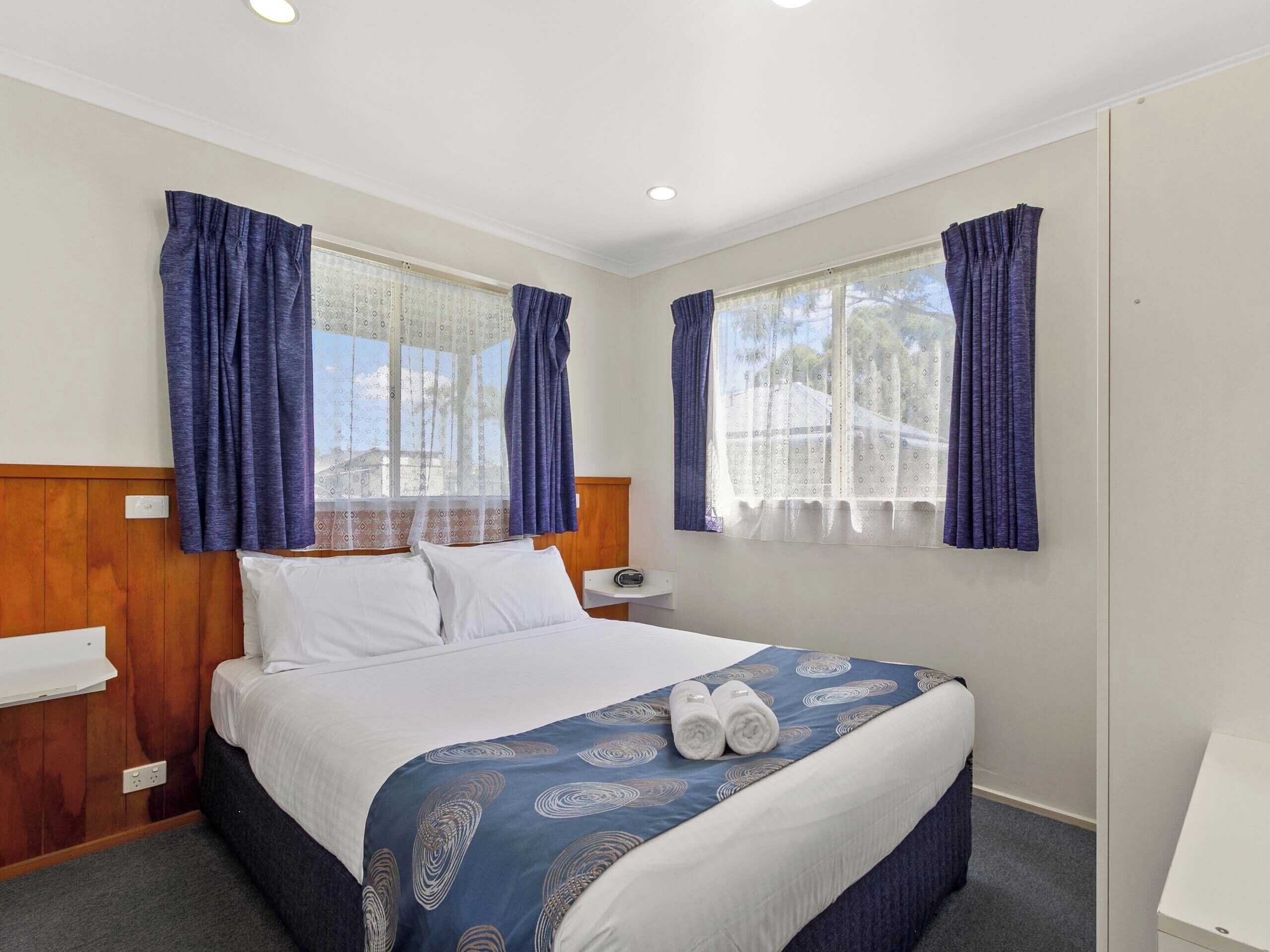 Standard 2 Bedroom Cabin | Free WiFi, bed sheets