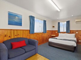 Standard Cabin | WiFi (free), bed sheets