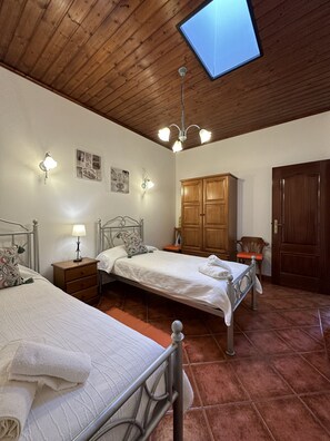 2 camere, ferro/asse da stiro, Wi-Fi gratuito, lenzuola