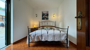 2 chambres, fer et planche à repasser, Wi-Fi gratuit, draps fournis