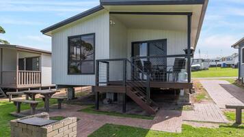 Superior Waterfront 2 Bedroom Cabin | Terrace/patio