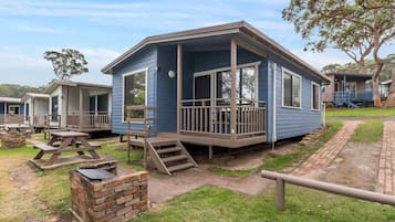 Standard Waterfront Cabin | Terrace/patio