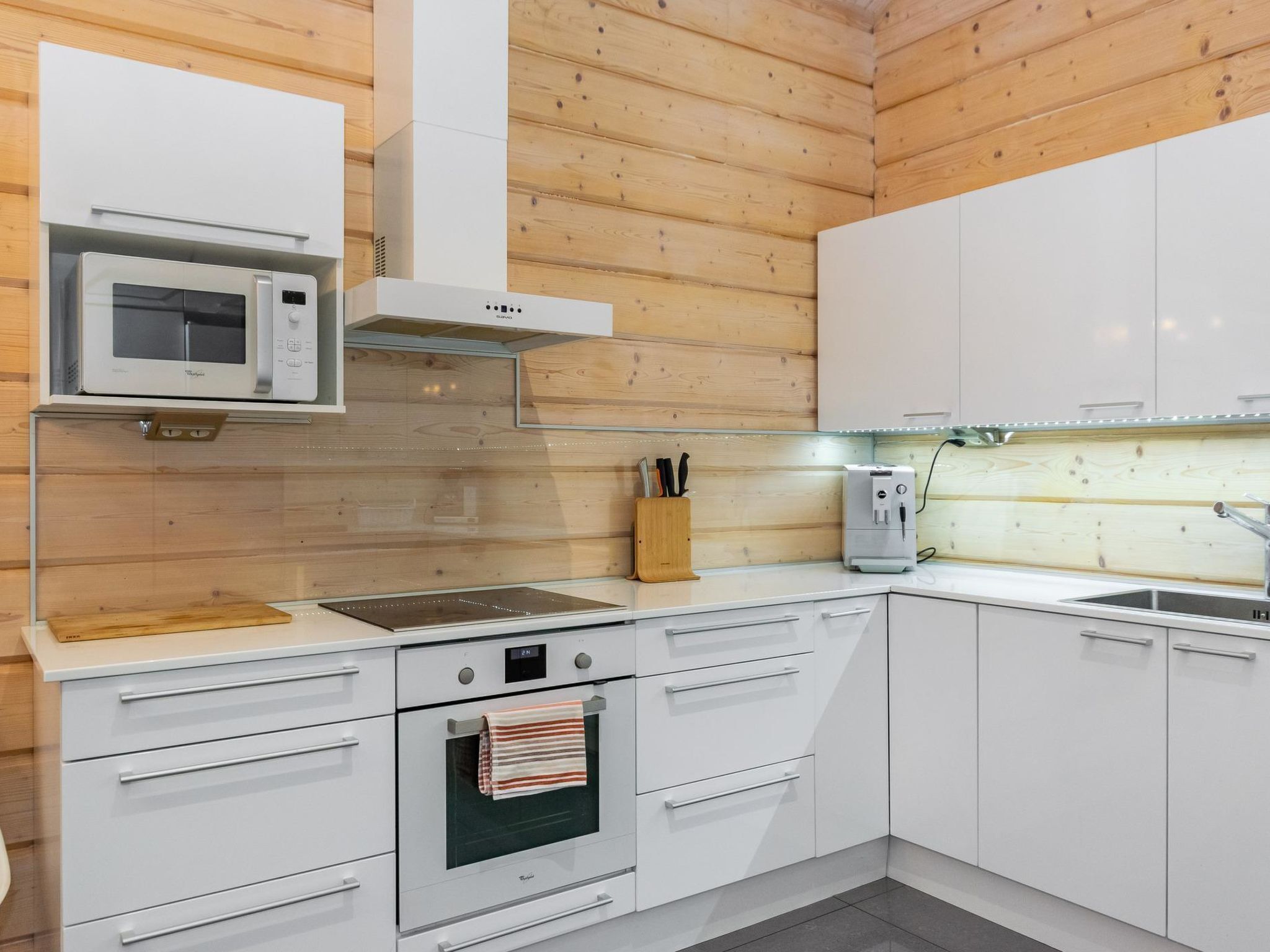 Fridge, microwave, dishwasher, cookware/dishes/utensils