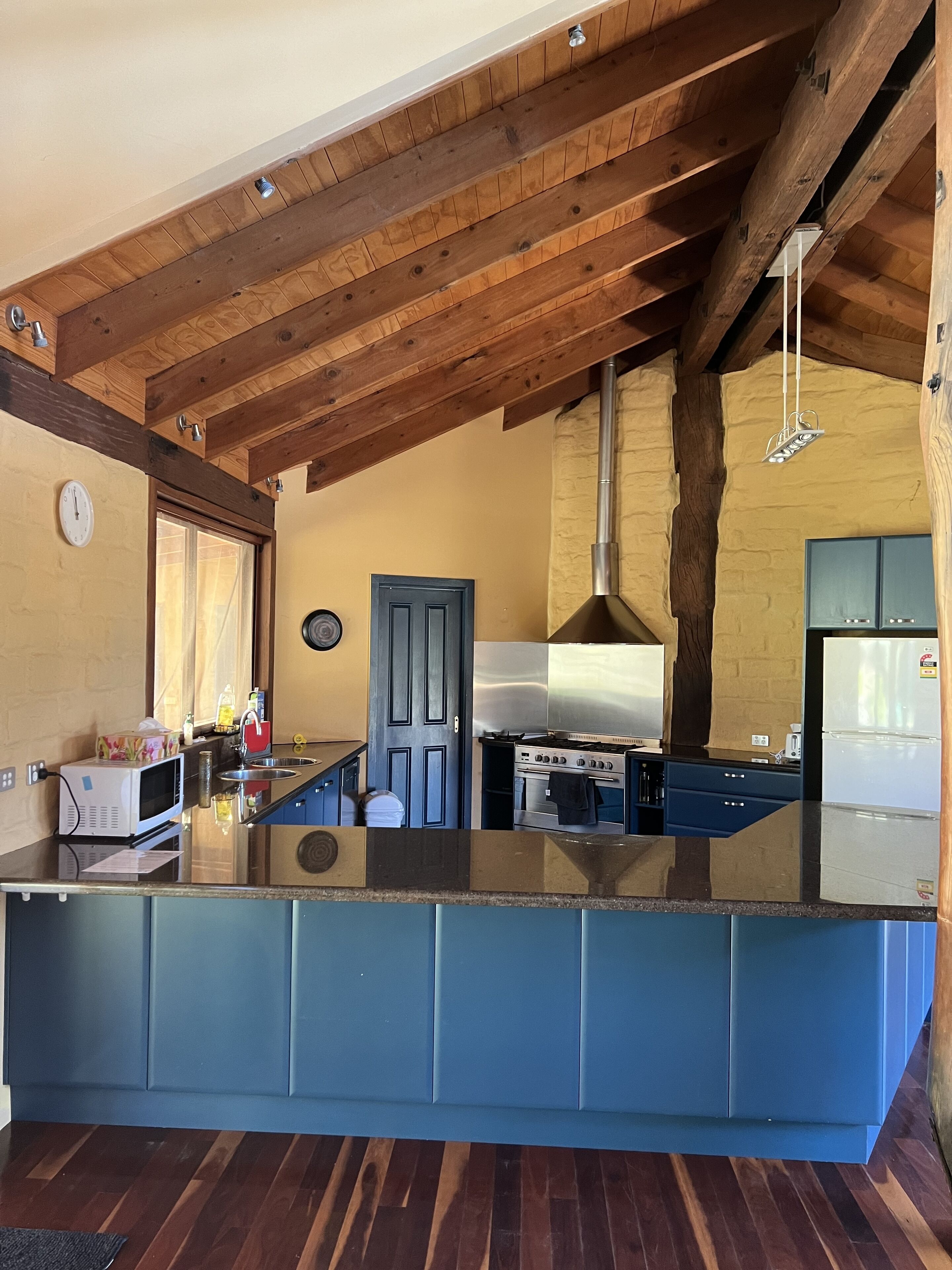 Mikrobølgeovn, ovn, kogeplade, opvaskemaskine