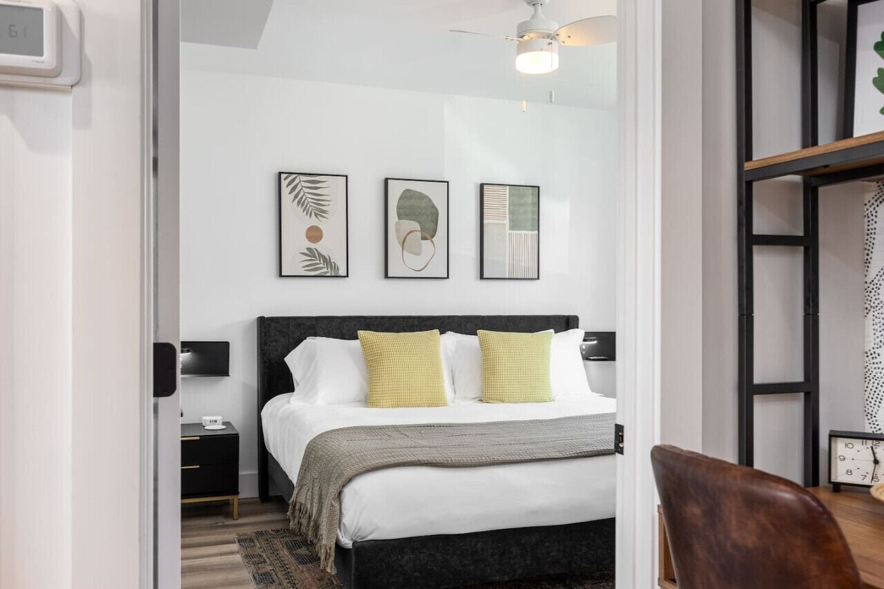 2 bedrooms, desk, iron/ironing board, free WiFi