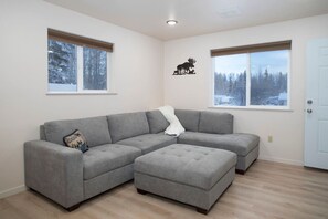 TV, fireplace - Minutes to Ft Wainwright (North Pole, AK)