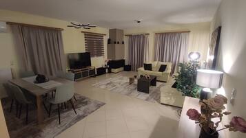 Smart TV, fireplace, video games