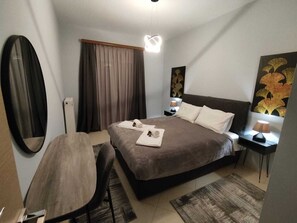 3 bedrooms, soundproofing, iron/ironing board, travel crib - Sunset View  (Ioannina)