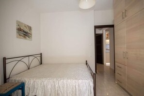 2 chambres, bureau, fer et planche à repasser, Wi-Fi gratuit