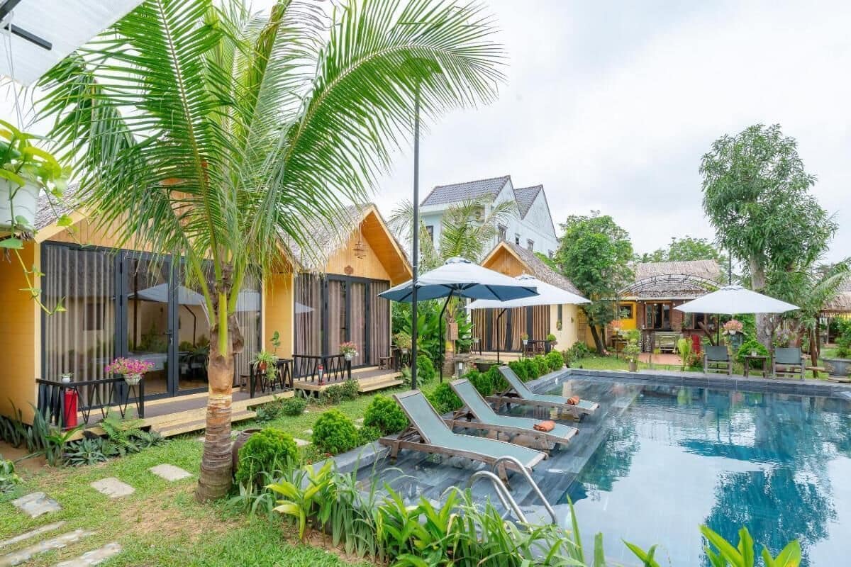 Deluxe Bungalow, Pool View | 1 bedroom, individually furnished, desk, blackout curtains
