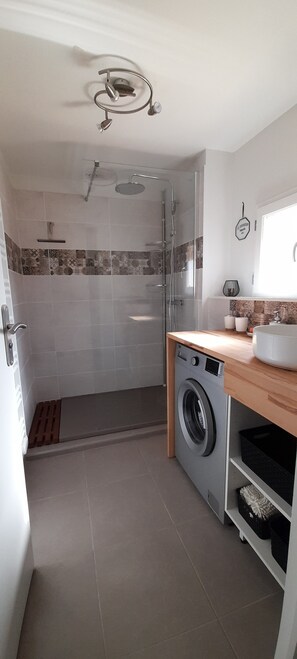 Hair dryer, towels