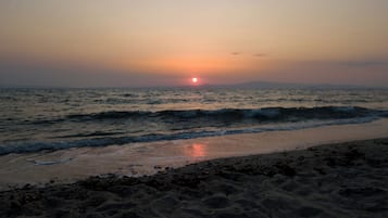Ubicación cercana a la playa y arena blanca