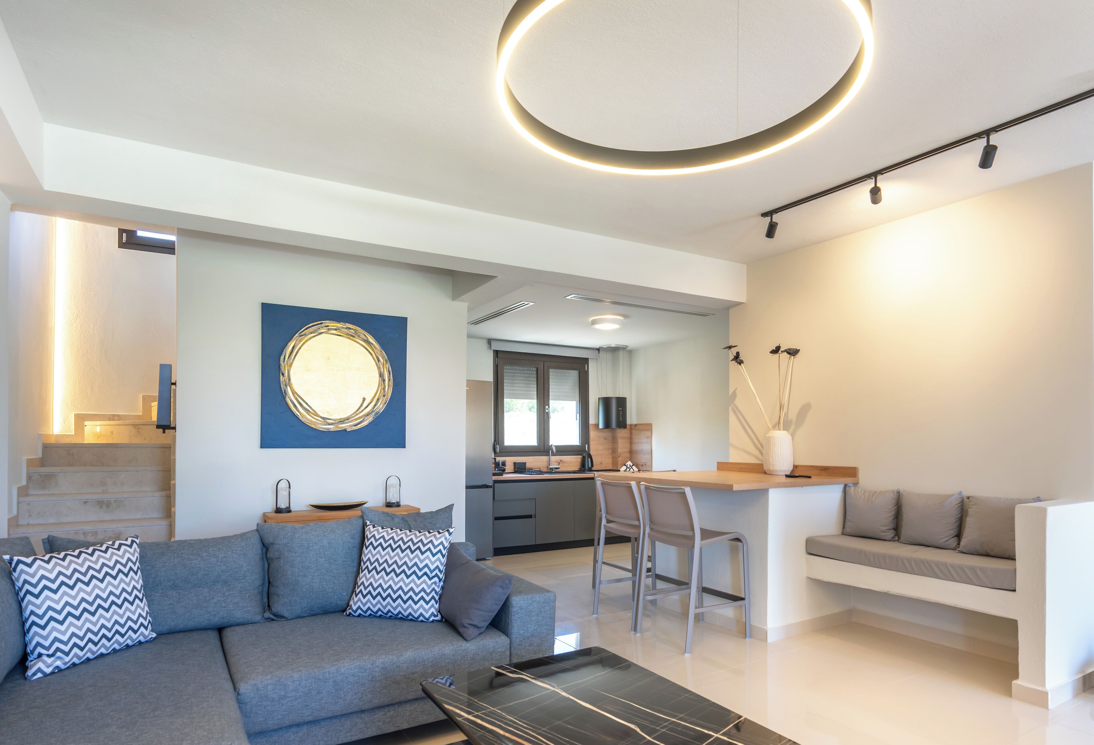 Forest Superior Villa with Sea View | Vardagsrum | 43-tums smart-tv med digitalkanaler och eldstad