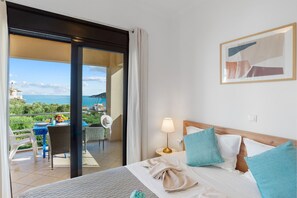 2 chambres, fer et planche à repasser, lit de bébé portatif