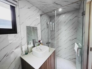 Shower, hair dryer, towels